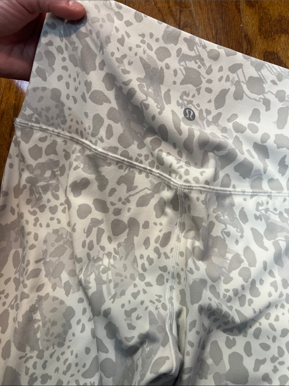 123. Lululemon Align High-Rise Pant Legging 25” Cheetah Camo size 8 - Picture 7 of 10